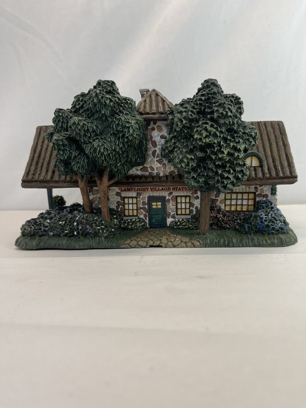 Hawthorne Village Thomas Kinkade Lamplight Village Station Sculpture A3457 2001